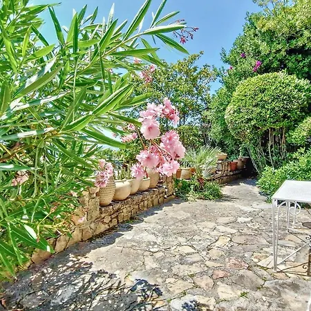 Henri Camille Real Estate -victoire - One Bedroom Sea View