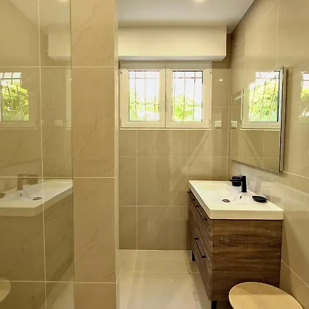 Henri Camille Real Estate -victoire - One Bedroom Sea View カンヌ