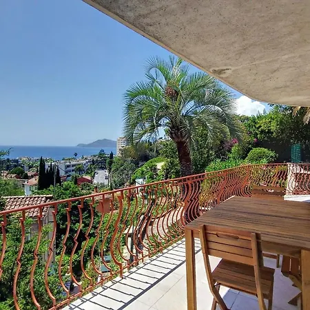 Henri Camille Real Estate -victoire - One Bedroom Sea View ホテル