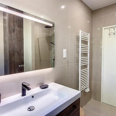 Henri Camille Real Estate -victoire - One Bedroom Sea View ホテル