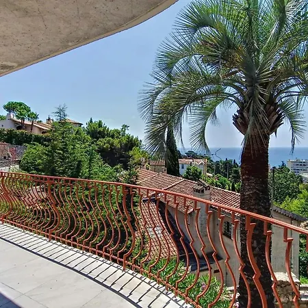 Henri Camille Real Estate -victoire - One Bedroom Sea View ホテル
