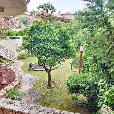 Henri Camille Real Estate -victoire - One Bedroom Sea View ホテル 4*