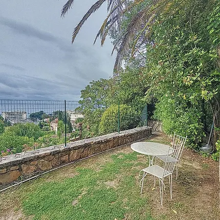 Henri Camille Real Estate -victoire - One Bedroom Sea View ホテル